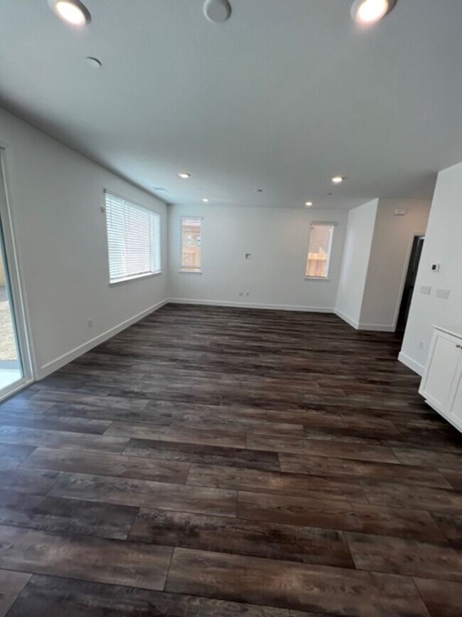 Building Photo - Newer Solar Home Walking Distance to Campus Oaks Shopping Center