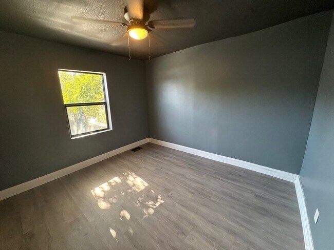 Building Photo - 236 W 29th St