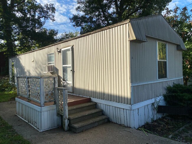 Building Photo - 2 Bedroom 1 Bath Mobile Home in Greenevill...