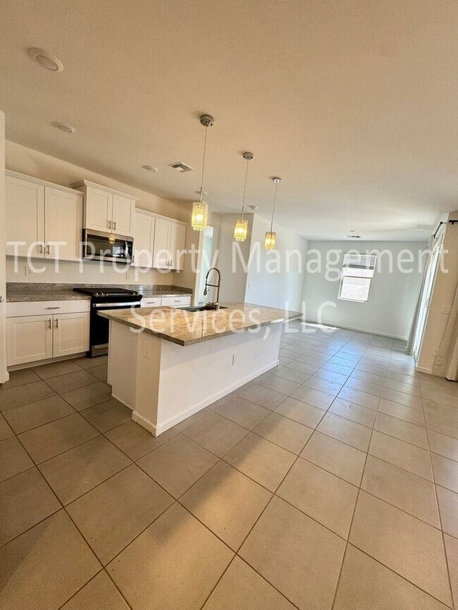 Building Photo - Beautiful like new home in San Tan Groves