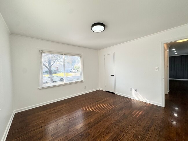 Building Photo - 2226 W 74th Terrace