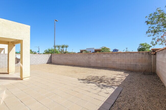 Building Photo - 1360 E Clifton Ave