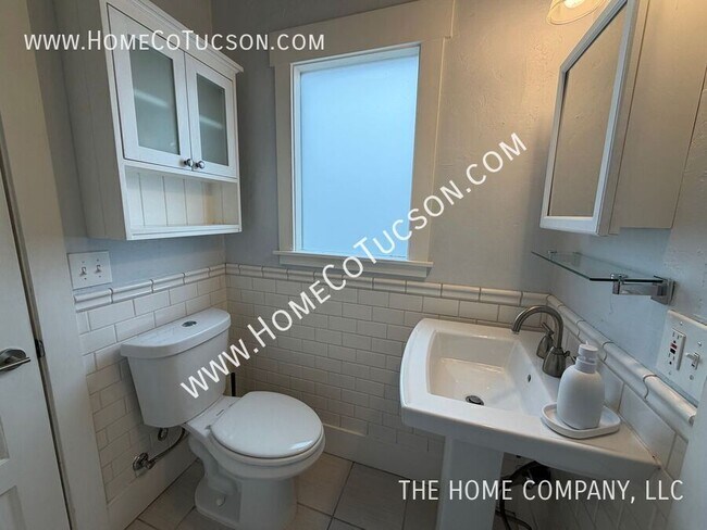 Building Photo - 425 N Park Ave