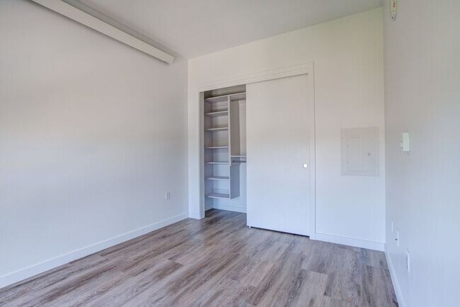 Building Photo - Luxury One Bedroom! Near Salt and Straw an...