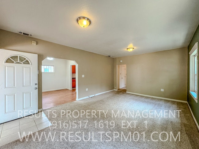 Building Photo - Adorable 2 Bedroom Charmer