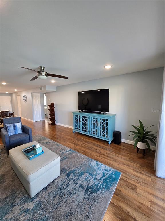 Building Photo - 7600 Sun Island Dr S