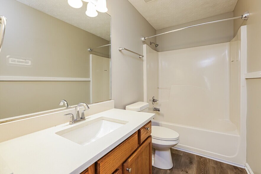 Building Photo - 7050 Silver Bend Overlook