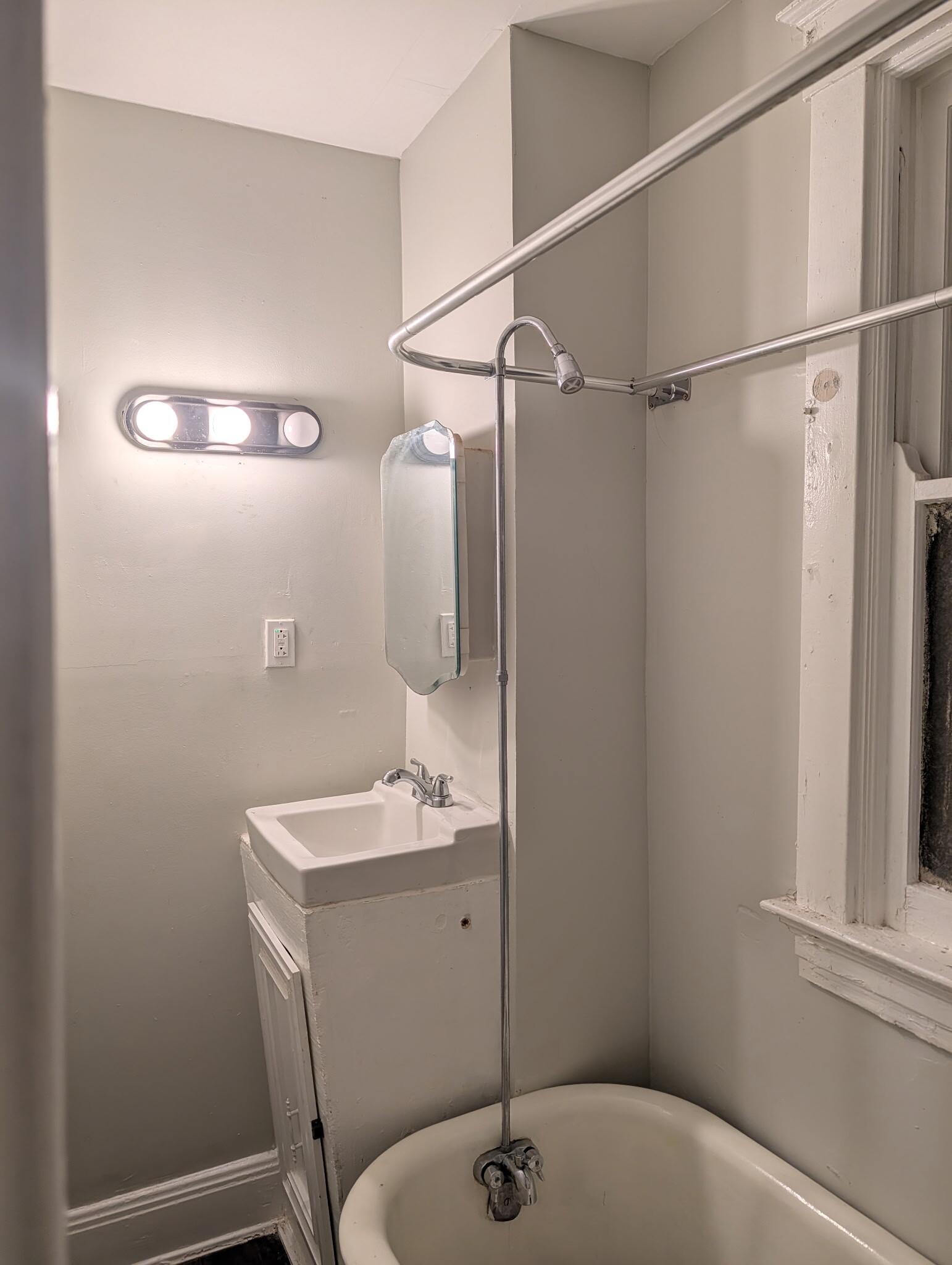 Building Photo - 6413 Vine St