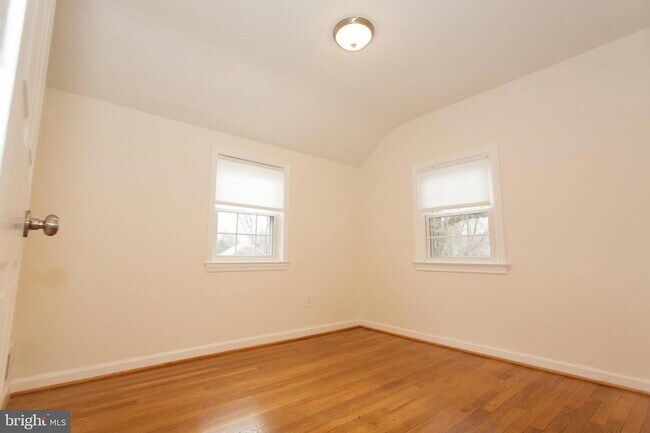 Building Photo - 1419 N Longfellow St