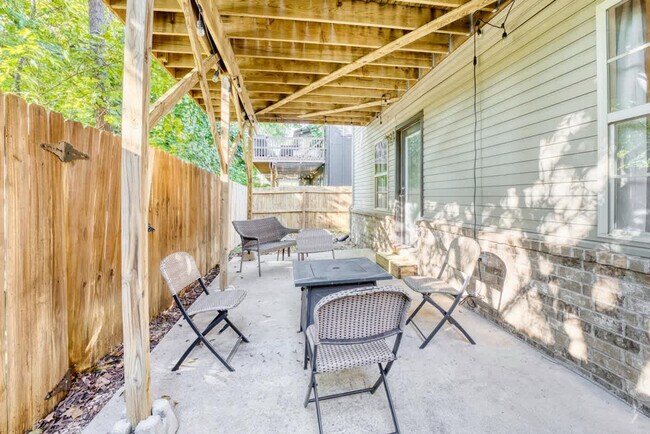 Building Photo - 1515 NW Bell Royal Ct