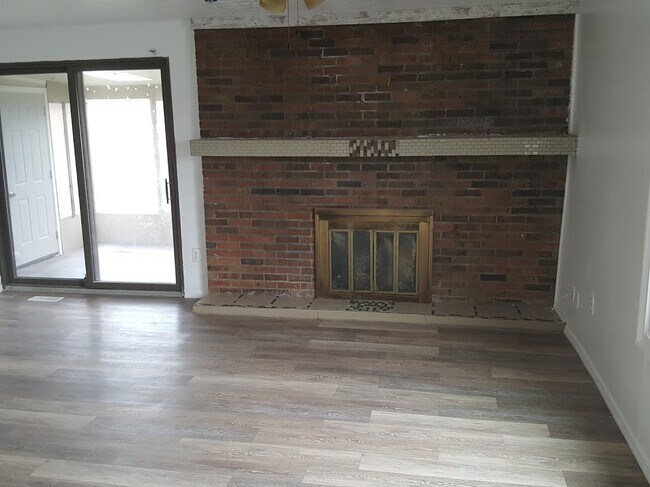 Building Photo - 4267 Drowfield Dr