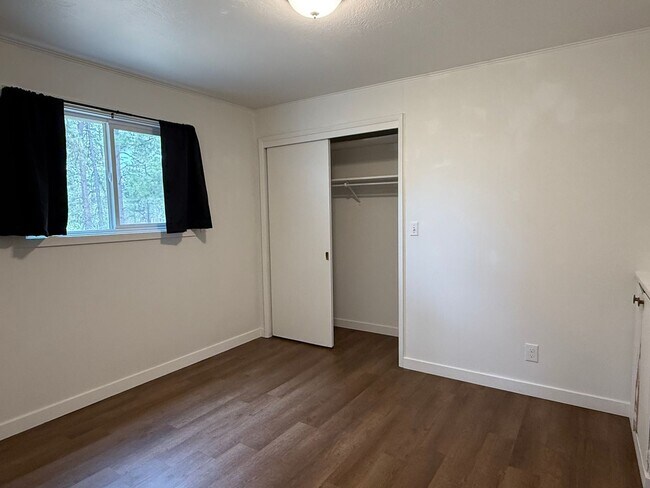 Building Photo - 2 Bedroom 1 Bath 1500 Sq/Ft home on Acreage in Medical Lake with 3 Car Garage & Out Building