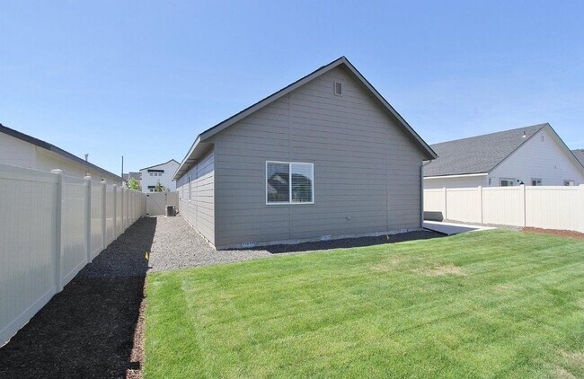 Building Photo - Single-Level Home in Quiet Neighborhood