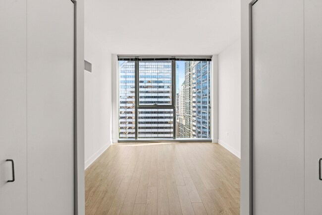 Building Photo - 174 N Michigan Ave