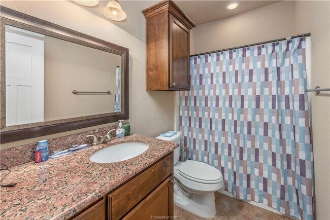 Building Photo - AUGUST PRE-LEASE!! 4/4 Townhome in Univers...