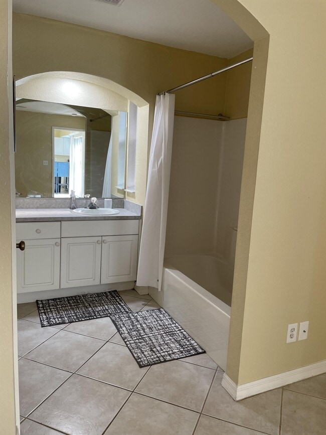 Building Photo - 1602 SW 16th Ct