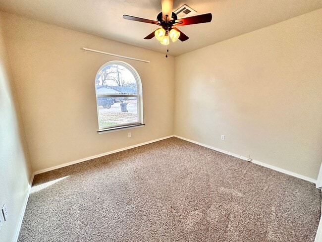 Building Photo - Spacious three bed home in Moore