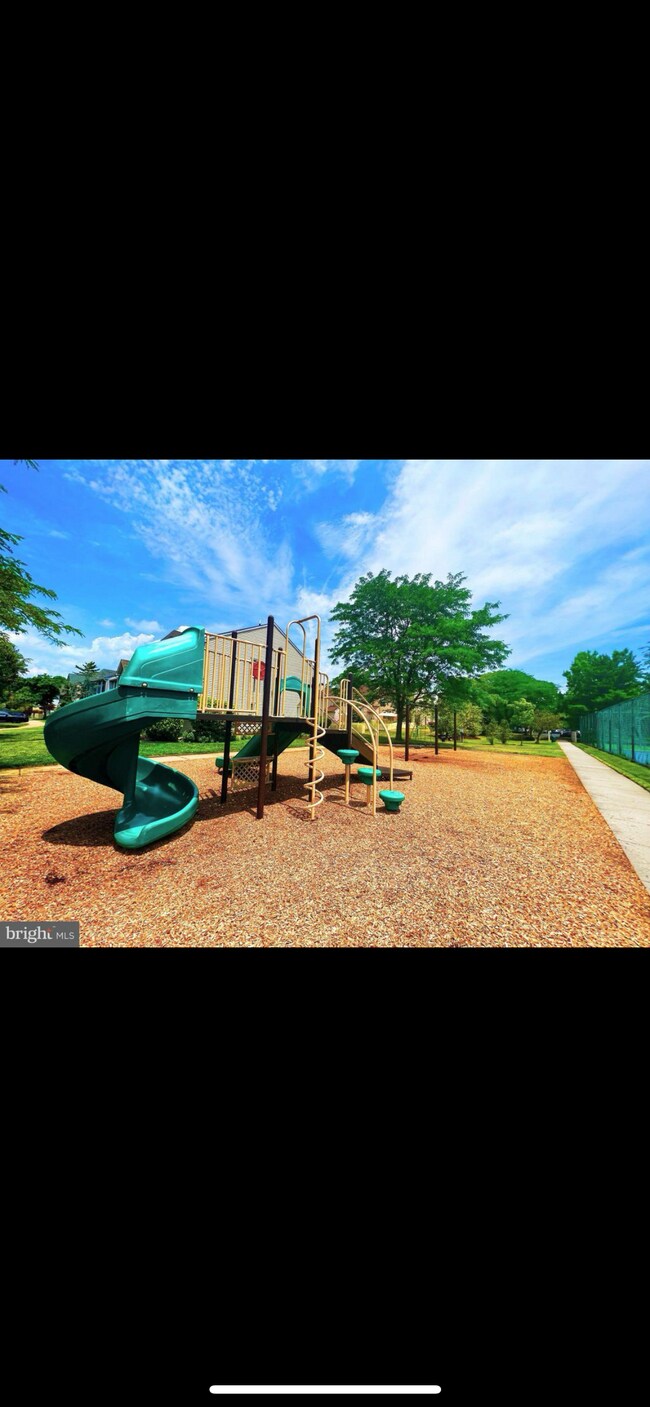 Building Photo - 239 Crown Prince Dr