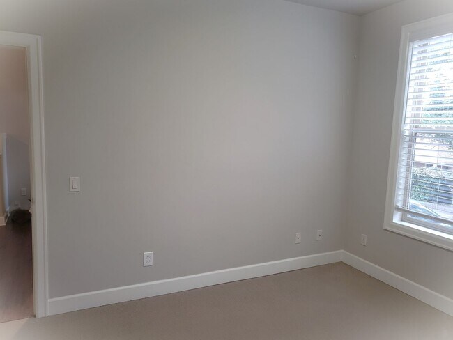 Building Photo - Modern Home in SW Portland