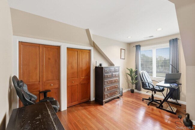 Building Photo - 45 Evergreen Ave