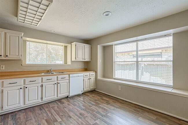 Building Photo - 923 Mayweather Ln