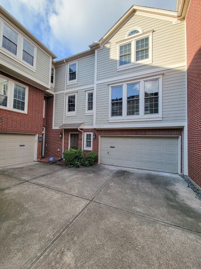 Building Photo - 2208 Taft St