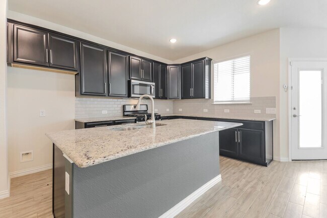 Building Photo - 2409 Rooster Ln