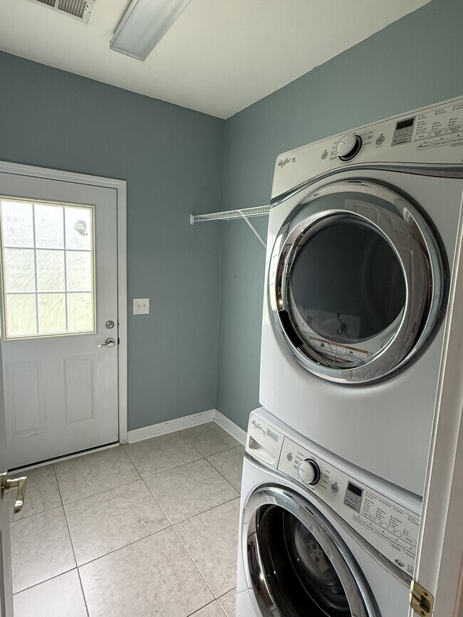 Building Photo - 717 Gazania Ln