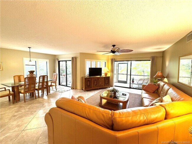 Building Photo - 5172 SE Club Way