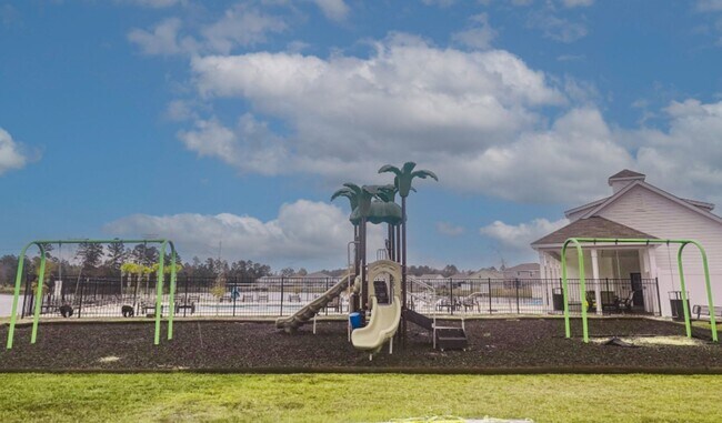 Building Photo - AVAILABLE NOW!