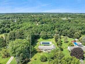 Building Photo - 840 Little Neck Rd