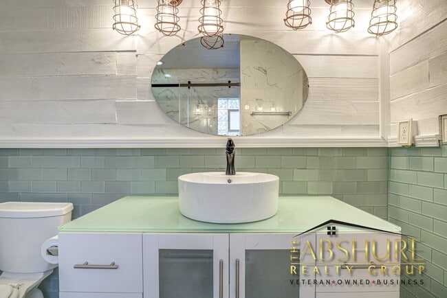 Building Photo - 852 Willow Bay Dr