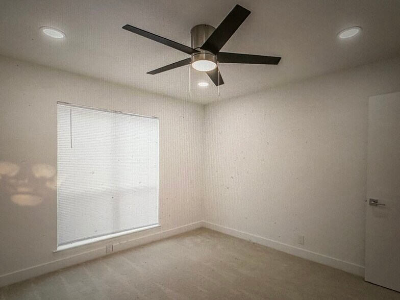 2nd bedroom - 4851 Cedar Springs Rd