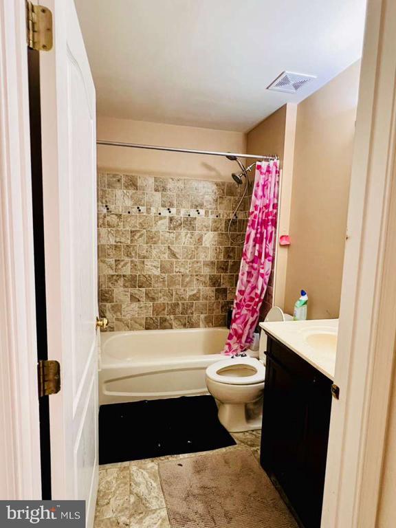 Building Photo - 22587 Welborne Manor Square