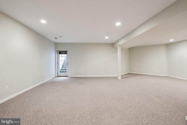 Building Photo - 41980 Ural Dr