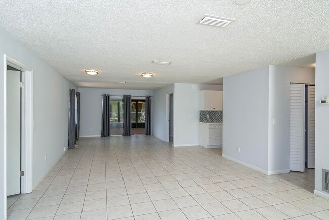Building Photo - 354 Shores Blvd