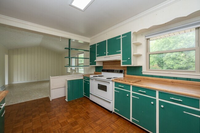 Building Photo - # Charming Greenville Home with Excellent ...
