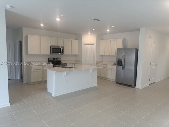 Building Photo - 5423 Meadow Walk Dr