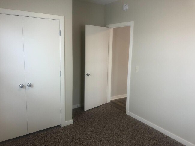 Building Photo - 949 Fulton St W