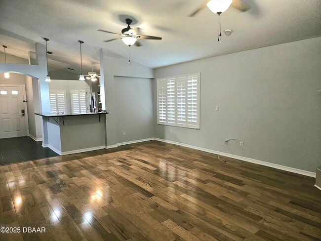 Building Photo - 6 Oak Village Dr