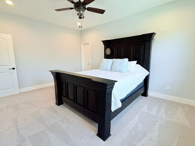 Building Photo - 55 Ruskin Dr W