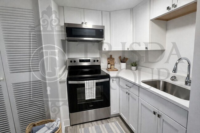 Building Photo - Move In Ready! North Hills School District, Parking, Updated 2 BR, Quartz Countertops, AC, Laundr...