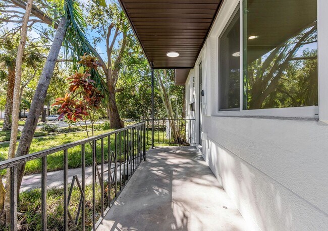 Building Photo - 2710 Boca Ciega Dr N