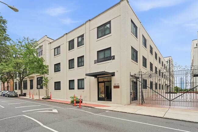 Building Photo - 530 Gregory Ave