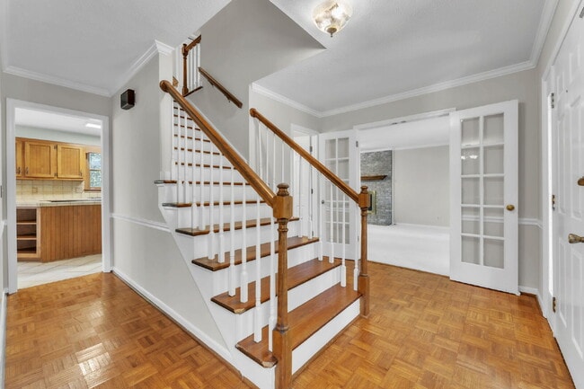 Building Photo - Spacious 4-Bed, 4-Bath Rental Home with Lake Views in Belle Terre Acres