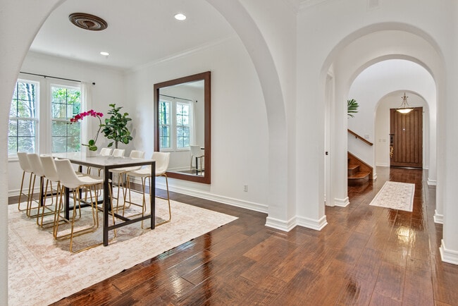 Building Photo - 8005 S Bell Crest Dr