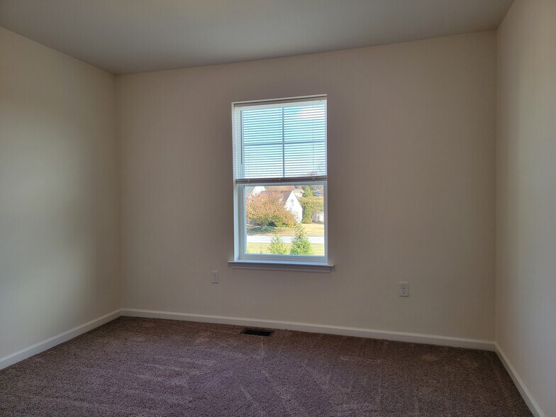 Building Photo - 50 Rollins Ln