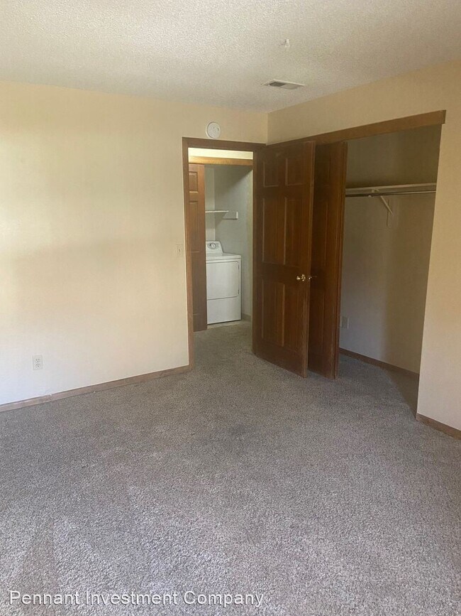 Building Photo - 2 br, 2 bath House - 5914 Gunbarrel Ave #E