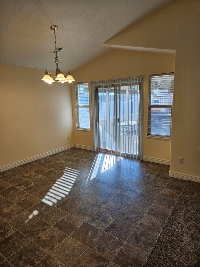 Building Photo - 1023 W Boston Ct