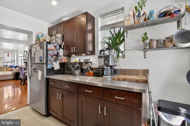 Building Photo - 2443 Amber St